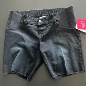 Black Bermuda Shorts Expandable Side Panels with 9” Inseam Size 2,6,8,10,12